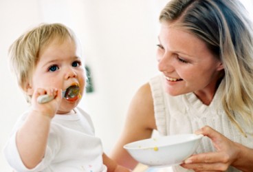 Il bambino non mangia al nido, come comportarsi a casa?