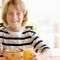 Alimentazione dei bambini, gli spuntini possono combattere l’obesità infantile?