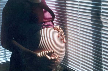 Se la mamma in gravidanza fuma il bimbo può avere sintomi psicotici