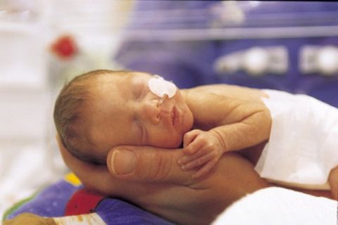 Neonati prematuri: Aurora Bimbi Onlus l'associazione che lotta al loro fianco