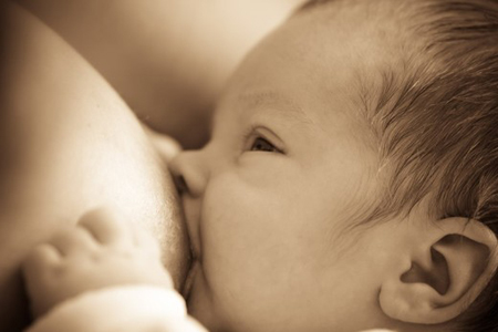 L'allattamento al seno protegge il neonato dal cancro