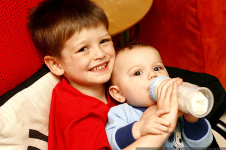 bambini gelosi dei fratellini