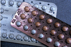 La pillola anticoncezionale forse indebolisce le ossa