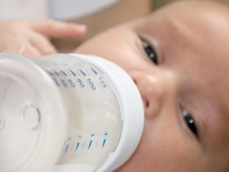 Il latte in polvere contiene troppe calorie: lo dice una ricerca europea