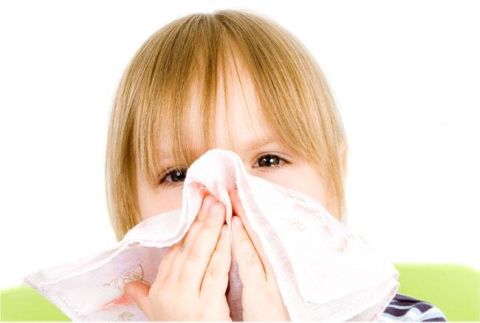 La rinite allergica nel bambino: sintomi e cura