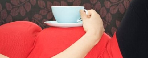 Caffè in gravidanza: abusarne può rimpicciolire il feto