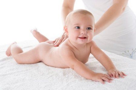 Come cambiare il pannolino al neonato