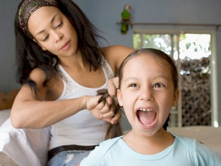 Tagliare i capelli al bambino