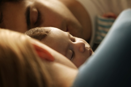 dormire-nel-lettone-con-mamma-e-papà