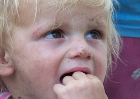 Onicofagia: quando il bambino si mangia le unghie