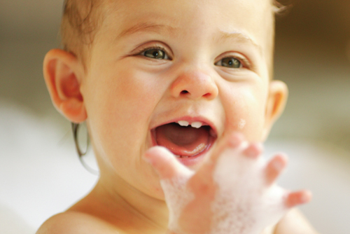 Denti bambini, prevenire le carie