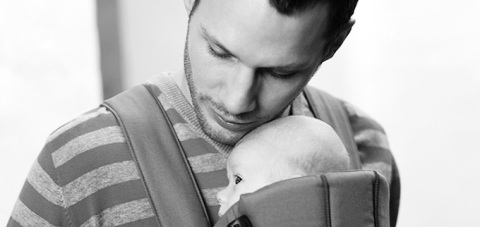Congedo di paternità obbligatorio, approvata proposta di legge