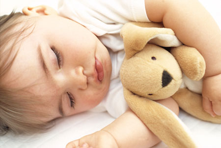 Il sonno dei neonati attiva le funzioni neuronali e l’abilità mentale