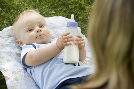 I bambini prendono più peso con il latte in polvere 