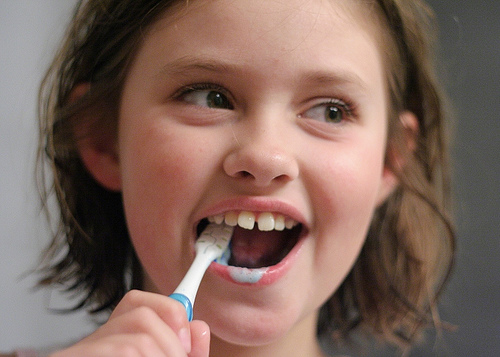 I denti dei bambini sono attaccati da una super carie