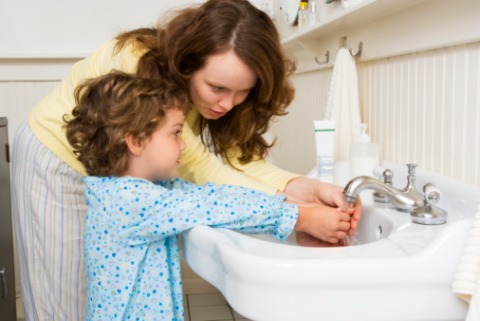 Lezione di igiene (delle mani) alle scuole elementari