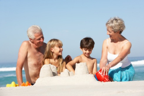 Bambini in vacanza con i nonni, come affrontare il distacco?