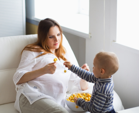 Mangiare troppo in gravidanza mette a rischio l'intelligenza del bambino