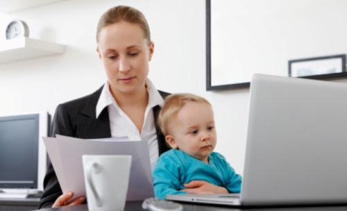 Mamme e lavoro: incentivi alle assunzioni