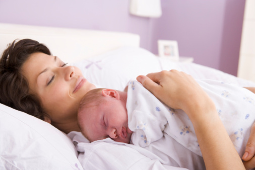 Separazione madre bambino dopo il parto, il neonato si stressa