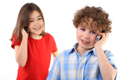 Telefoni cellulari vietati ai minori di 10 anni, il consiglio dei pediatri italiani