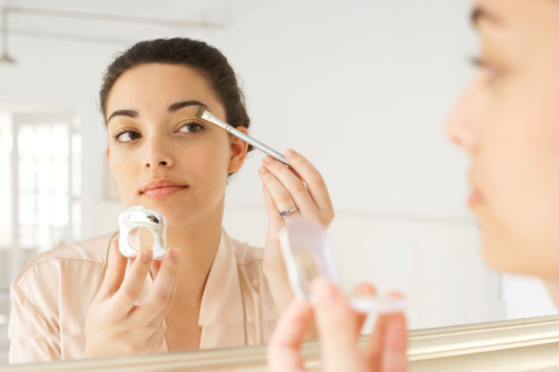 Cosmetici dannosi per la fertilità: la Francia ritira i prodotti con cloroacetammide