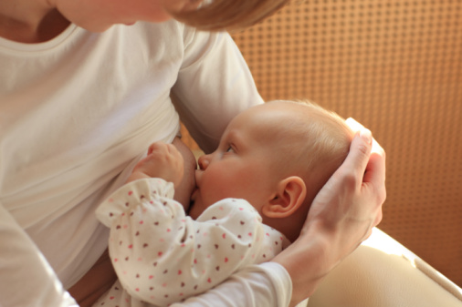 Il latte materno migliora la flora intestinale e il sistema immunitario del bambino