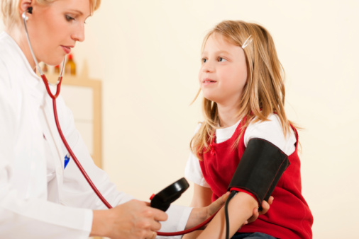 No al sale nelle pappe dei bambini, si rischia l'ipertensione infantile