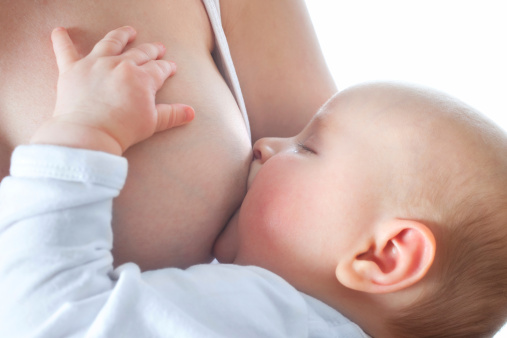 Allattamento materno, consulenze gratuite on line e telefoniche per le neomamme italiane