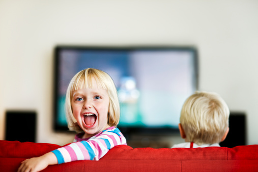 I bambini più vivaci passano più tempo davanti alla tv