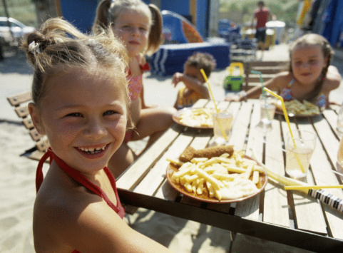 Gusti alimentari bambini non tutti piacciono stessi cibi