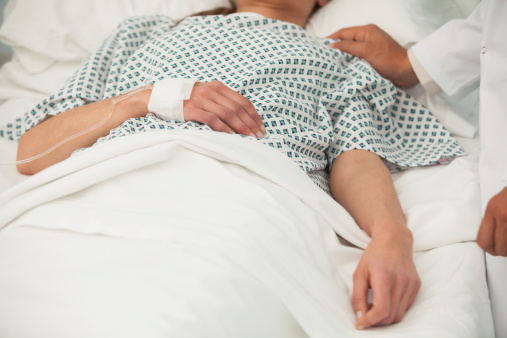 Donna incinta muore per errore medico: le asportano l'ovaia al posto dell'appendicite