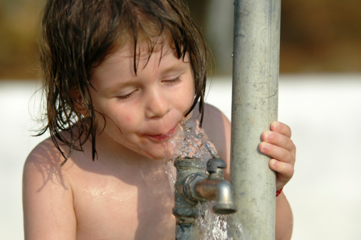 Come idratare correttamente i bambini nelle giornate di afa