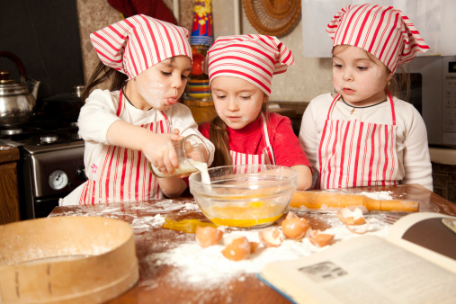 Bambini in cucina, le regole da seguire