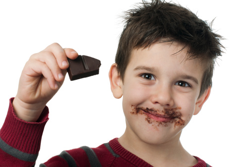 Cioccolato ai bambini piccoli: si può dare?
