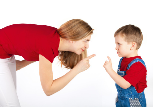 Sculacciare bambini rende aggressivi