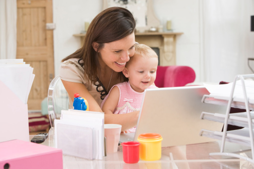 mamme carriera dedicano figli 70% loro tempo