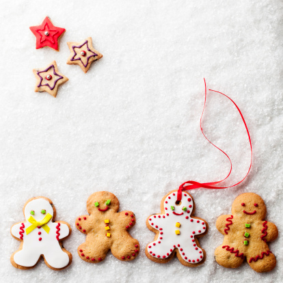 Dolci di Natale per bambini: i biscotti da appendere all'albero 