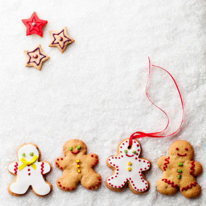 Biscotti Di Natale Bambini.Dolci Di Natale Per Bambini I Biscotti Da Appendere All Albero Tutto Mamma