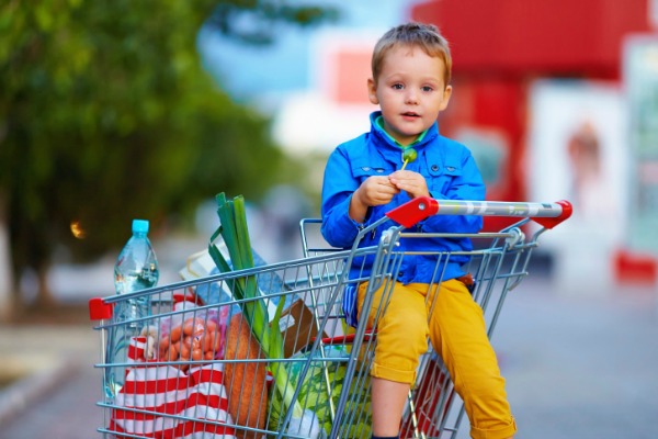 bambino carrello spesa