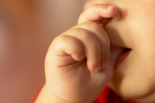 Rimedi per i bambini che si mangiano le unghie