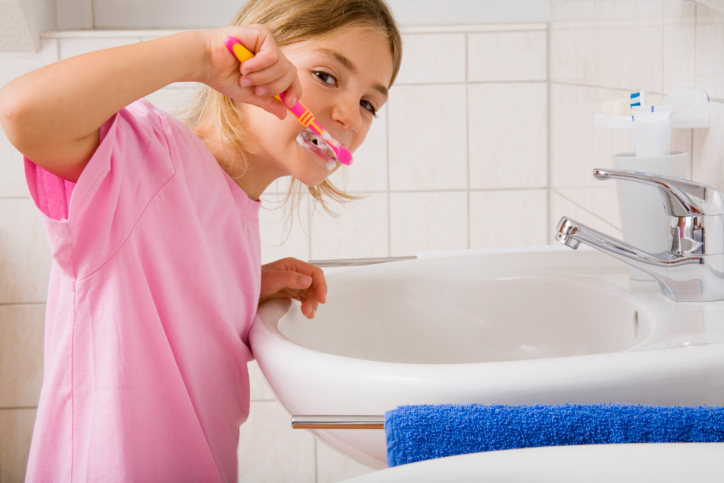 Come insegnare ai bambini a lavare i denti