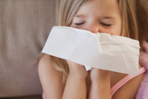 Naso d’autunno, i sintomi della rinite allergica