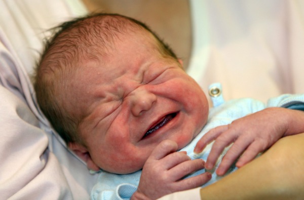Cosa fare se il neonato ha le coliche