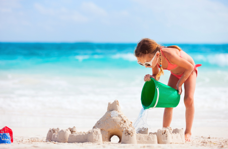 Bambini e bagno in mare: ecco i consigli per evitare i pericoli