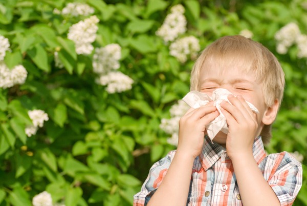 Bambini allergici, ecco come affrontare le vacanze