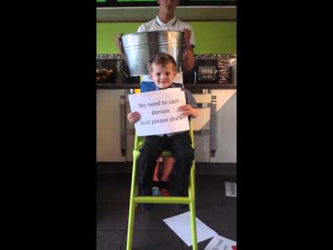 Video thumbnail for youtube video L’Ice Bucket Challenge di Albert, il bimbo nato con metà cuore | Tutto Mamma