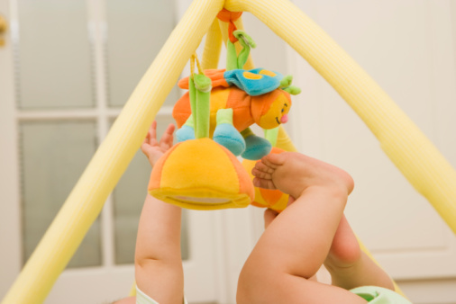 Giocattoli per i primi mesi di vita del neonato (FOTO)