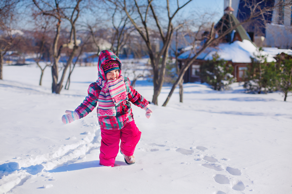 Bimba sulla neve