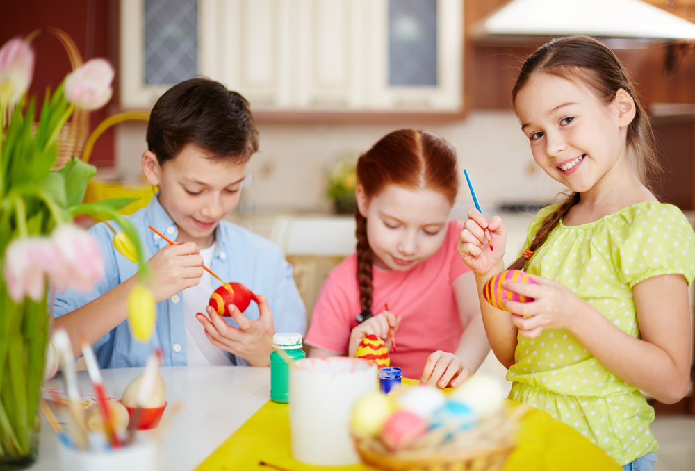 Lavoretti per bambini: colorare le uova sode